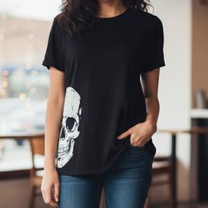 Black Skull Graphic Women's Short Sleeve Tee